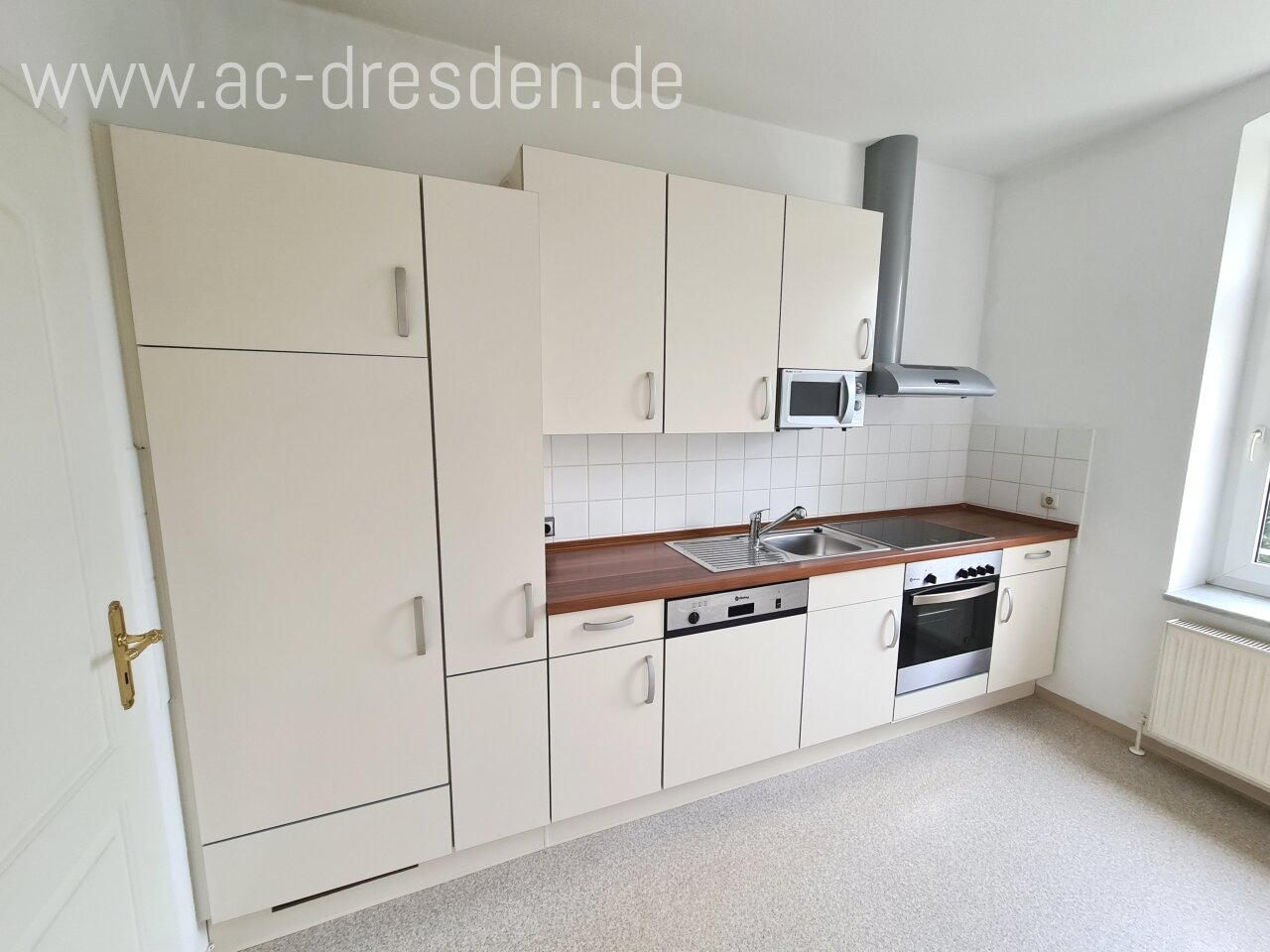 *** SOMMERAKTION - 3 Monate mietfrei *** Helle großzügige 2-Raum-Wohnung mit Einbauküche im Stadtteil Schlosschemnitz