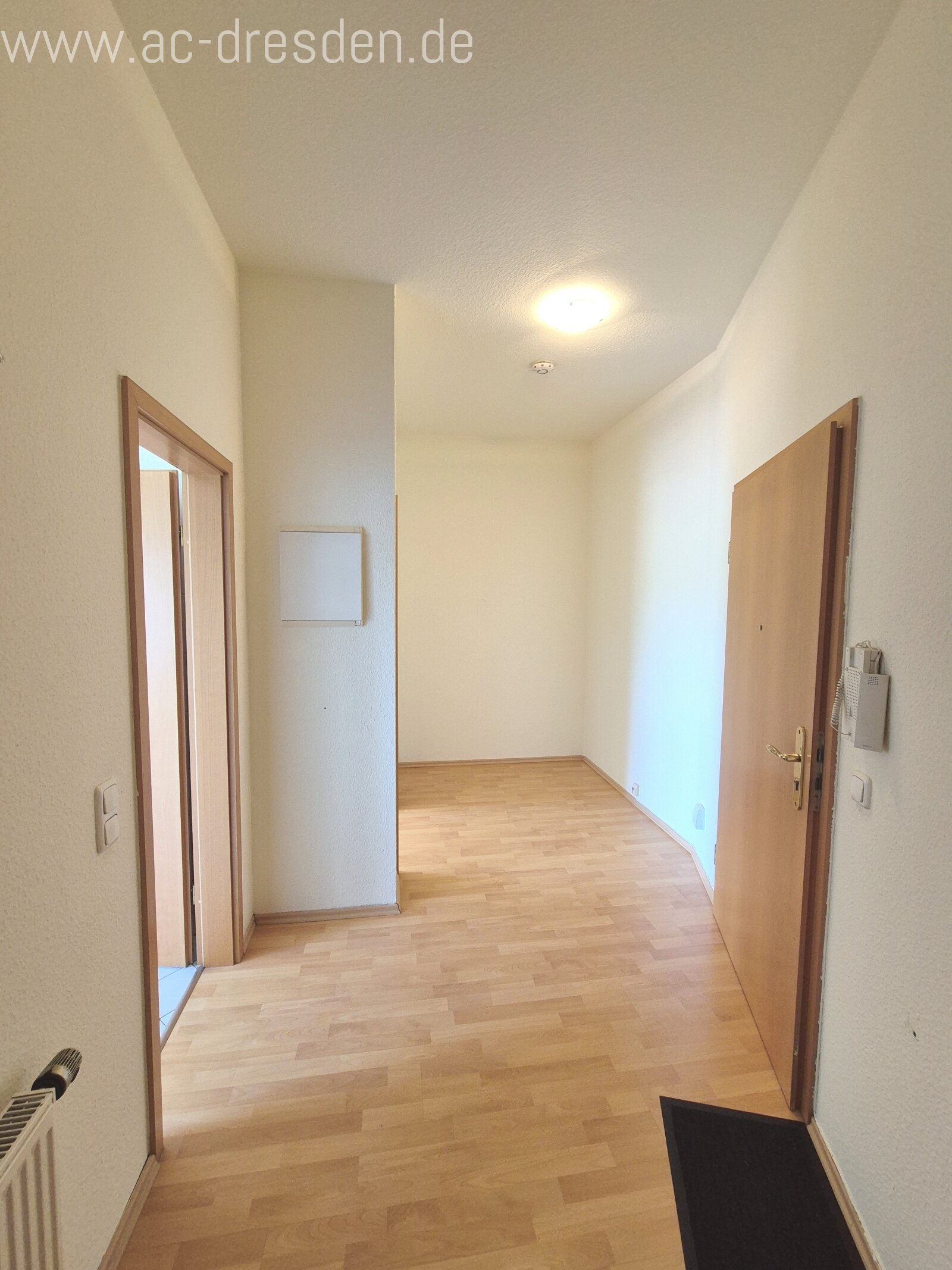 Charmante und lichtdurchflutete 2-Zimmer-Wohnung in saniertem Gründerzeithaus im Herzen von Chemnitz