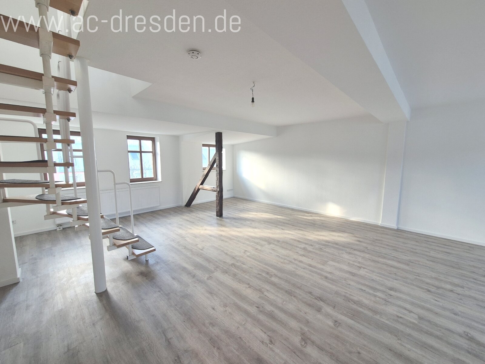 Geräumige, helle und ruhige DG-3-Zimmer-Wohnung (117 m²) in einem liebevoll sanierten Gründerzeithaus im Stadtteil Chemnitz-Hilbersdorf