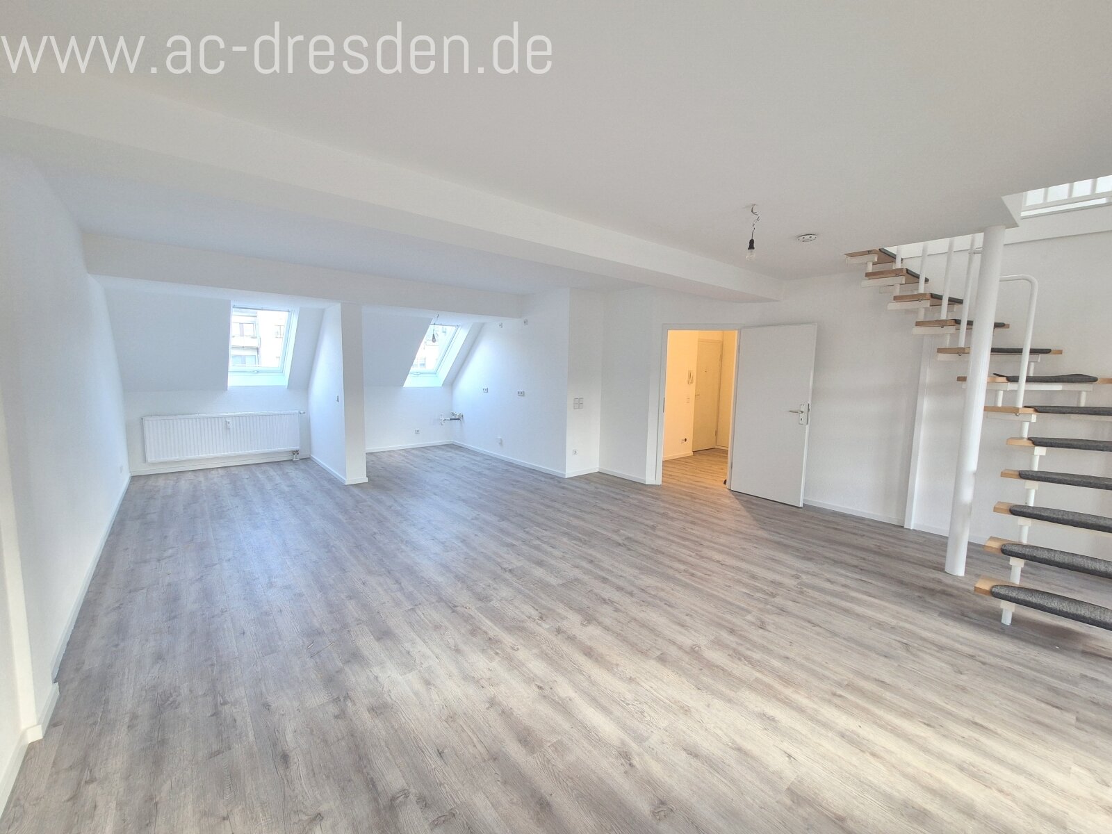 Geräumige, helle und ruhige DG-3-Zimmer-Wohnung (117 m²) in einem liebevoll sanierten Gründerzeithaus im Stadtteil Chemnitz-Hilbersdorf