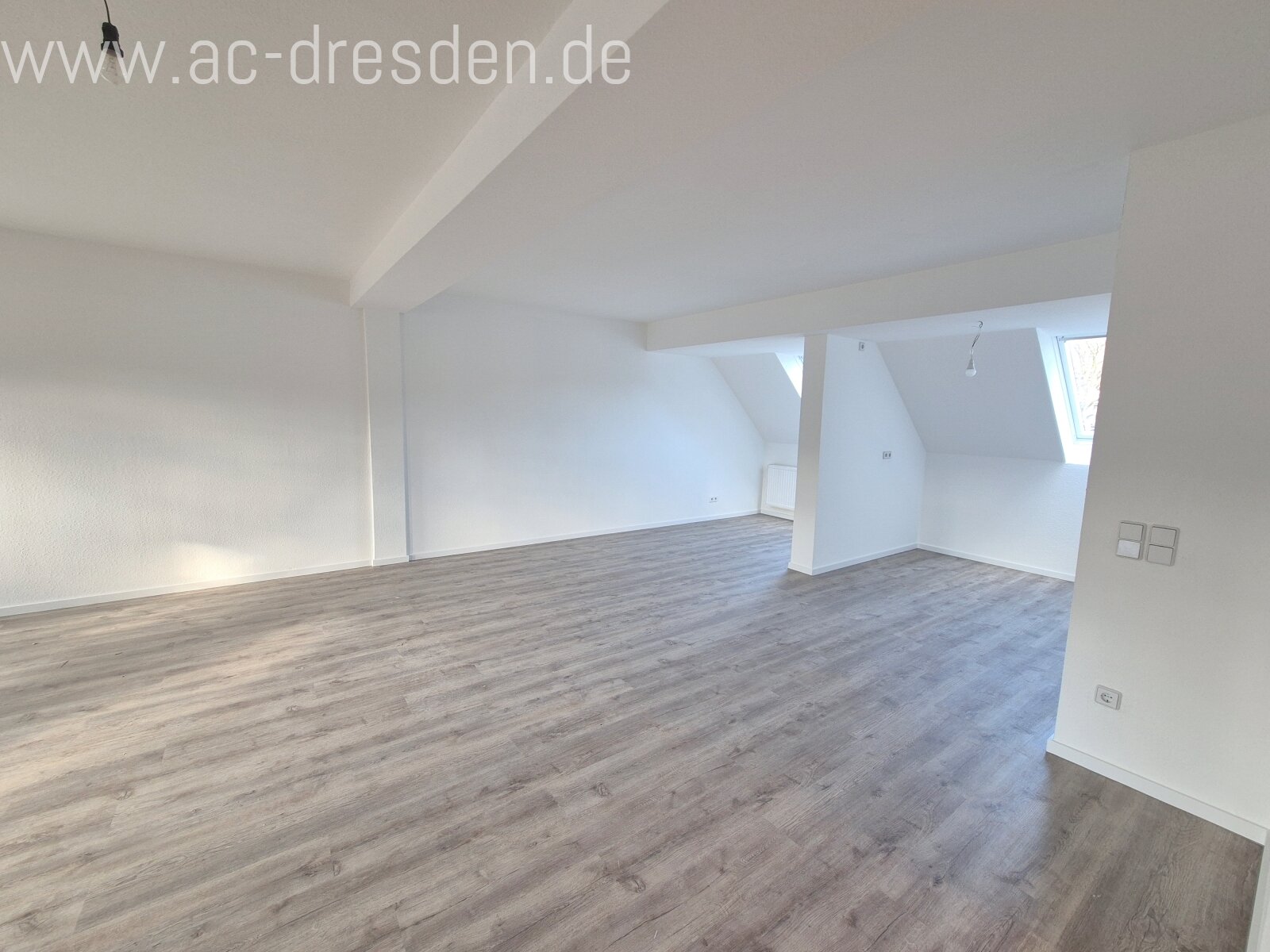 Geräumige, helle und ruhige DG-3-Zimmer-Wohnung (117 m²) in einem liebevoll sanierten Gründerzeithaus im Stadtteil Chemnitz-Hilbersdorf