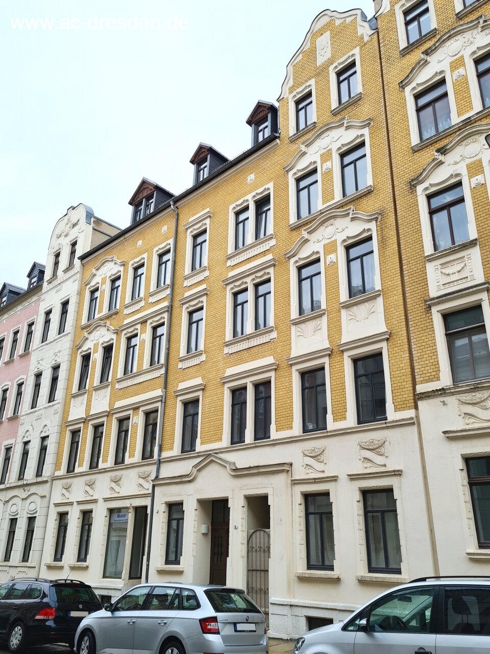 Bright 3-rooms-apartment in a refurbished house of Wilhelminian style in Lutherviertel