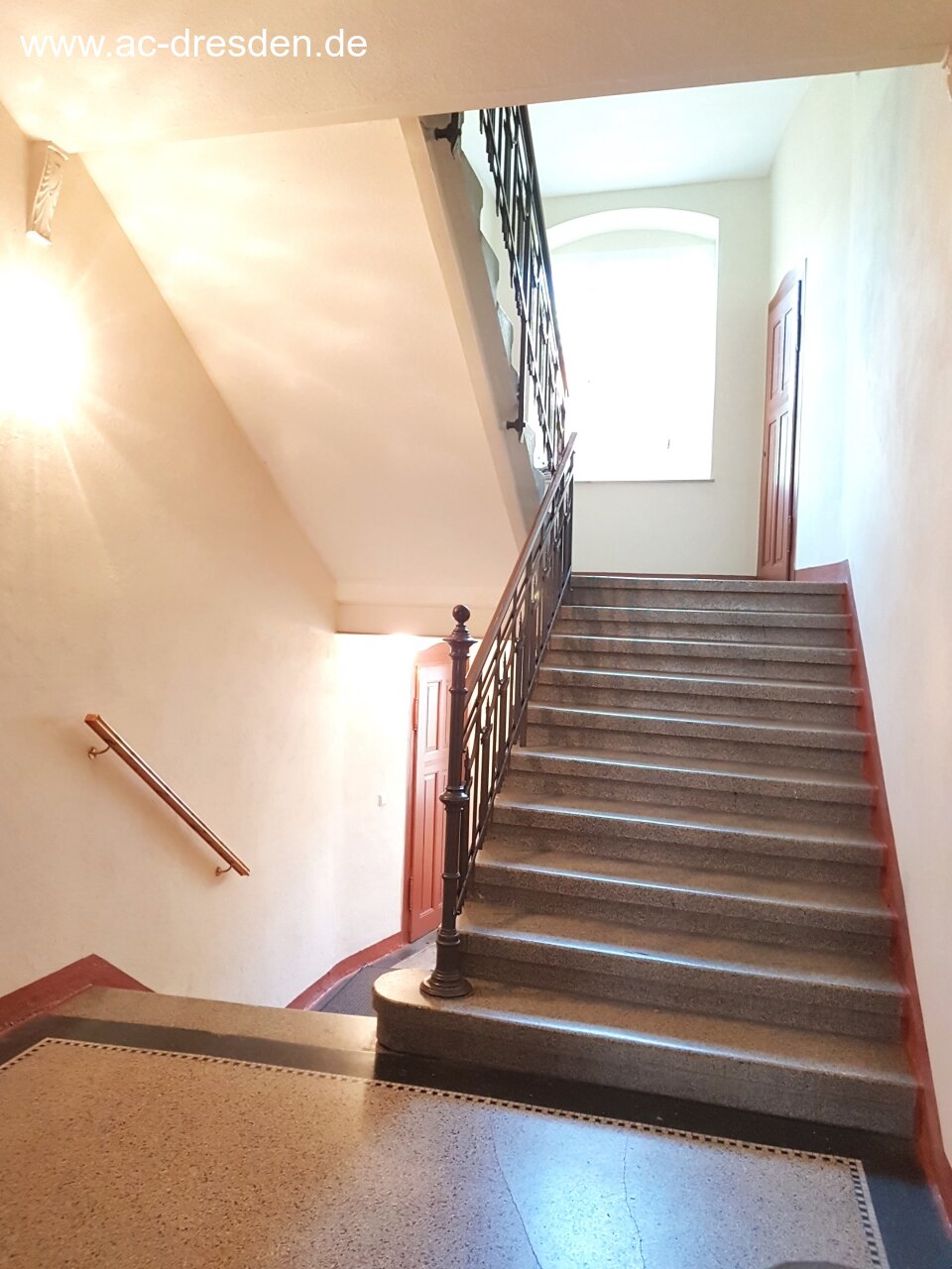 Bright 3-rooms-apartment in a refurbished house of Wilhelminian style in Lutherviertel