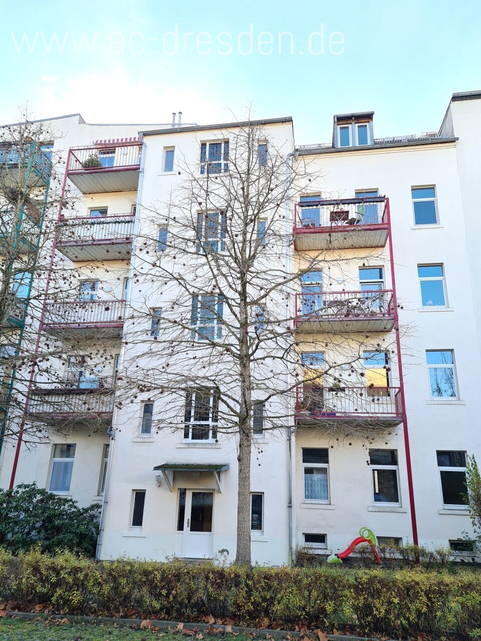 Bright 3-rooms-apartment in a refurbished house of Wilhelminian style in Lutherviertel