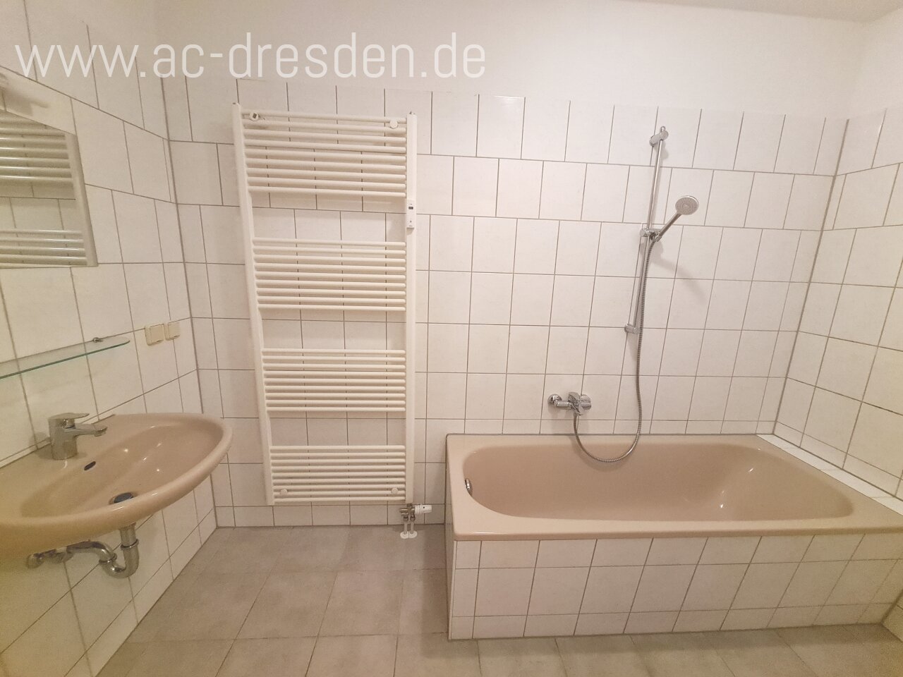 Nice and bright 2-rooms-flat in a refurbished historical multi-family-house in Chemnitz-Lutherviertel