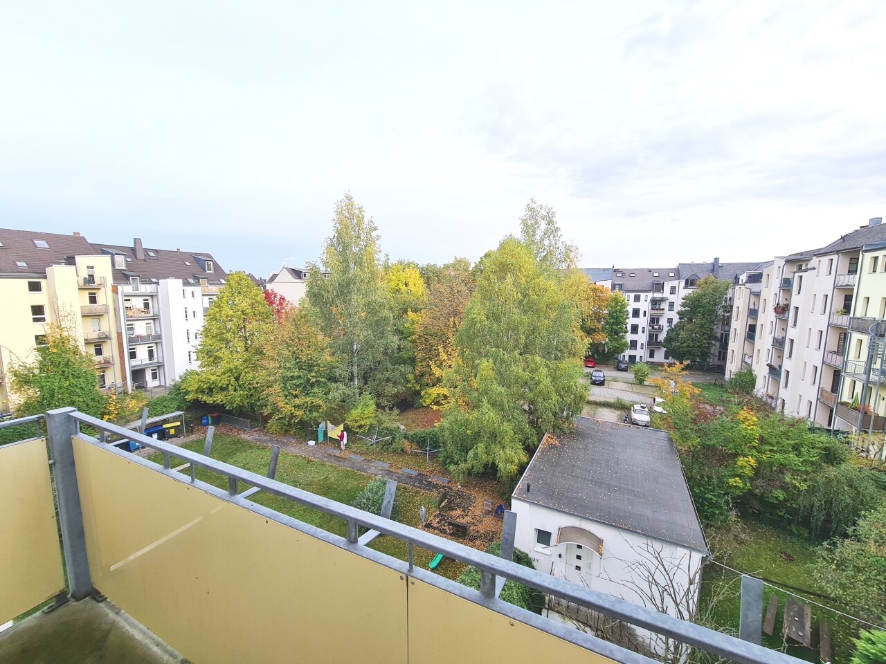 Bright quiet 2-rooms-apartment with balcony in a refurbished multi-family-house