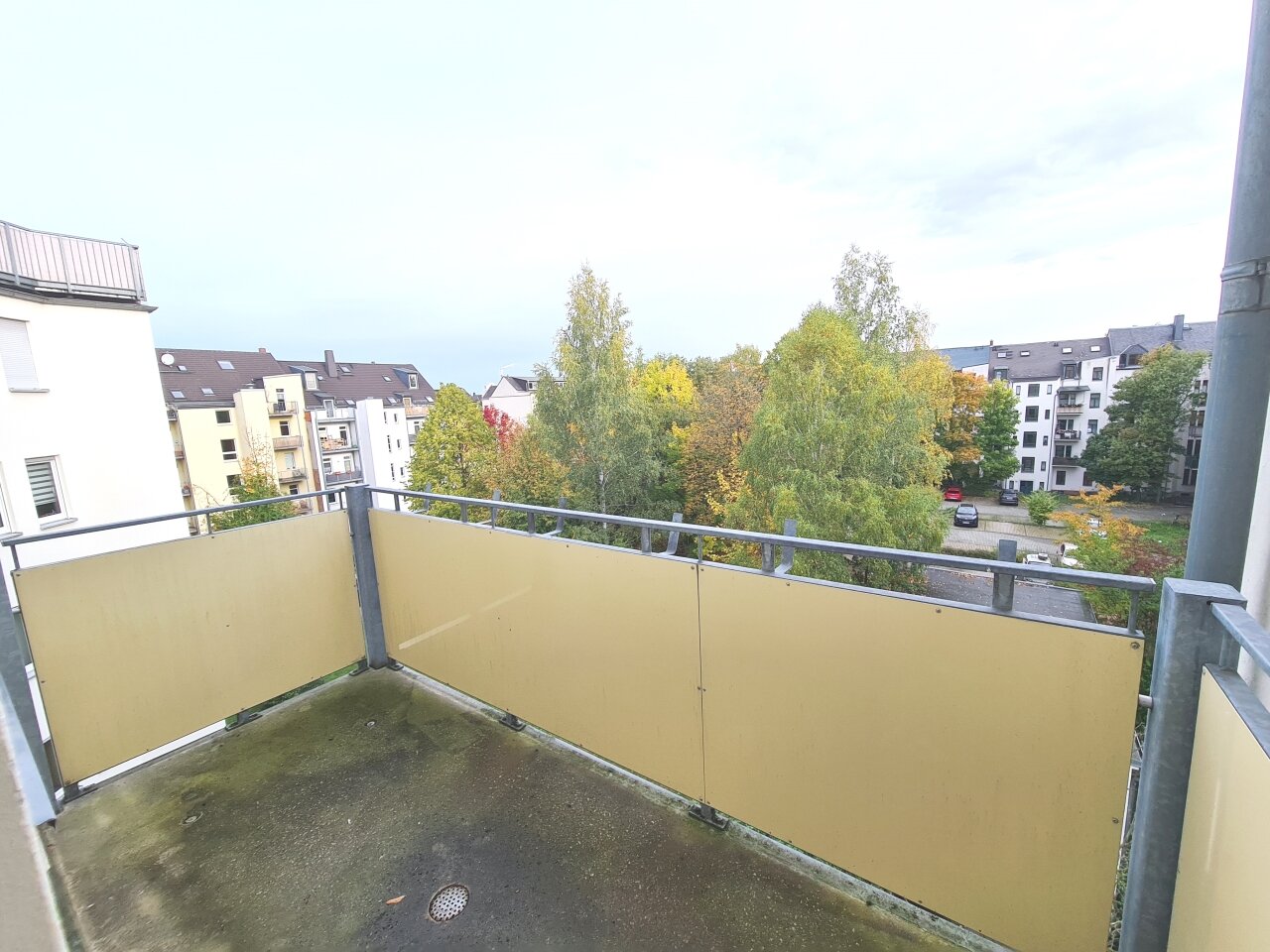 Bright quiet 2-rooms-apartment with balcony in a refurbished multi-family-house
