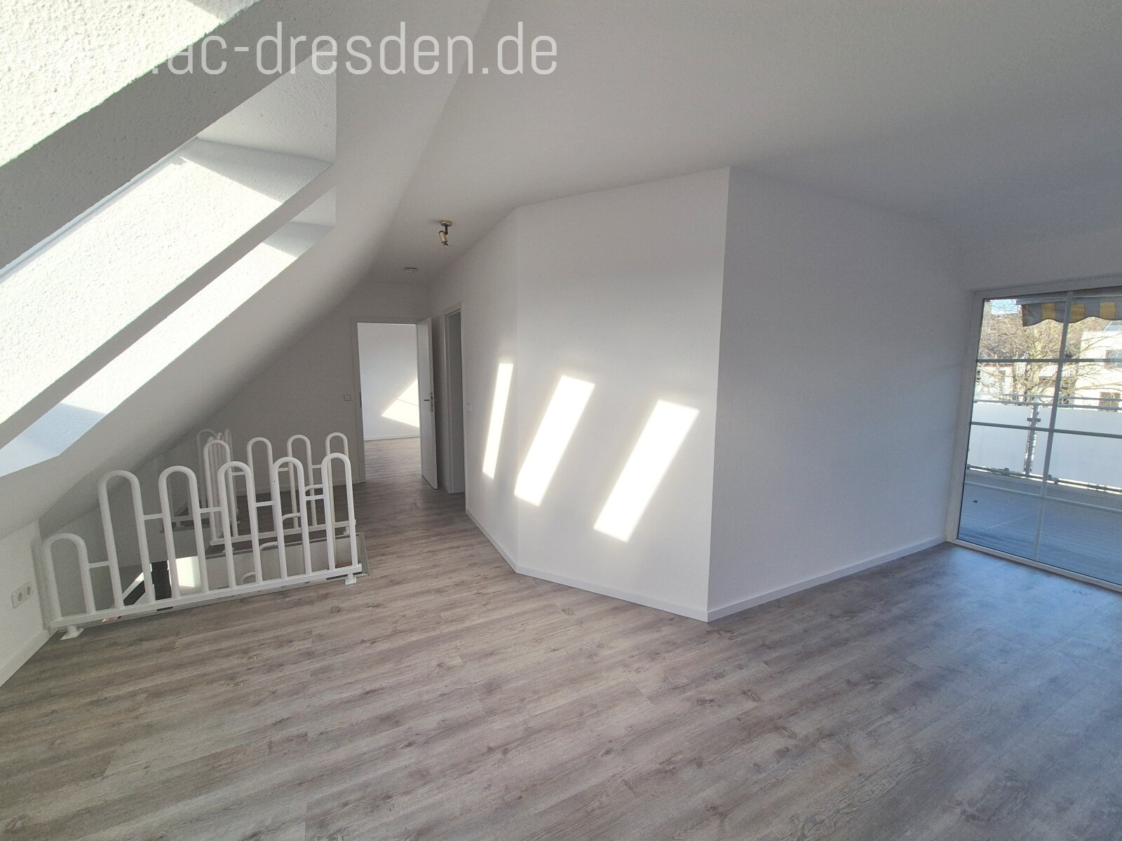 Very nice 3-rooms-roof-flat in a refurbished historical multi-family-house close to the City-Centre of Chemnitz