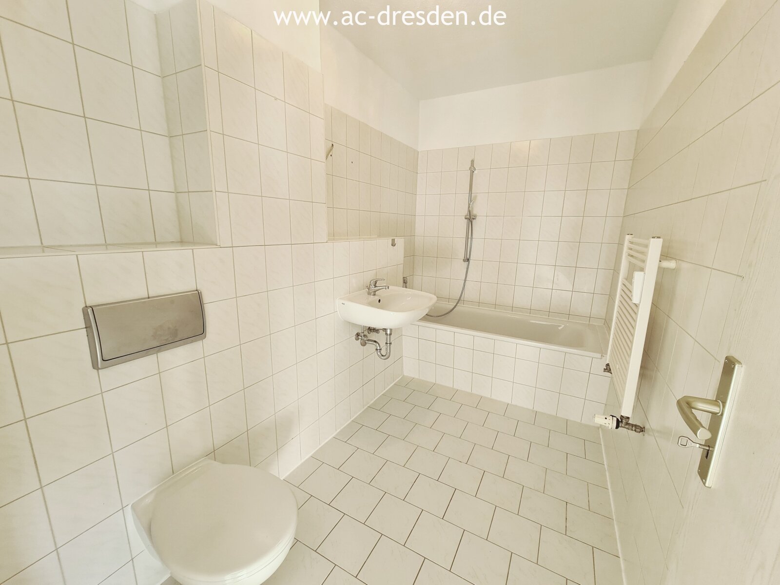 very nice 1-room-flat in a refurbished historical multi-family-house close to the City-Centre of Chemnitz