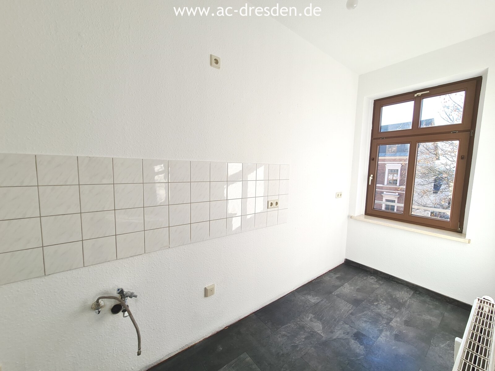 very nice 1-room-flat in a refurbished historical multi-family-house close to the City-Centre of Chemnitz