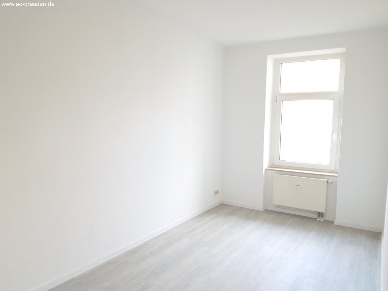 Bright quiet 2-rooms-apartment with balcony in a refurbished multi-family-house in Chemnitz-Bernsdorf