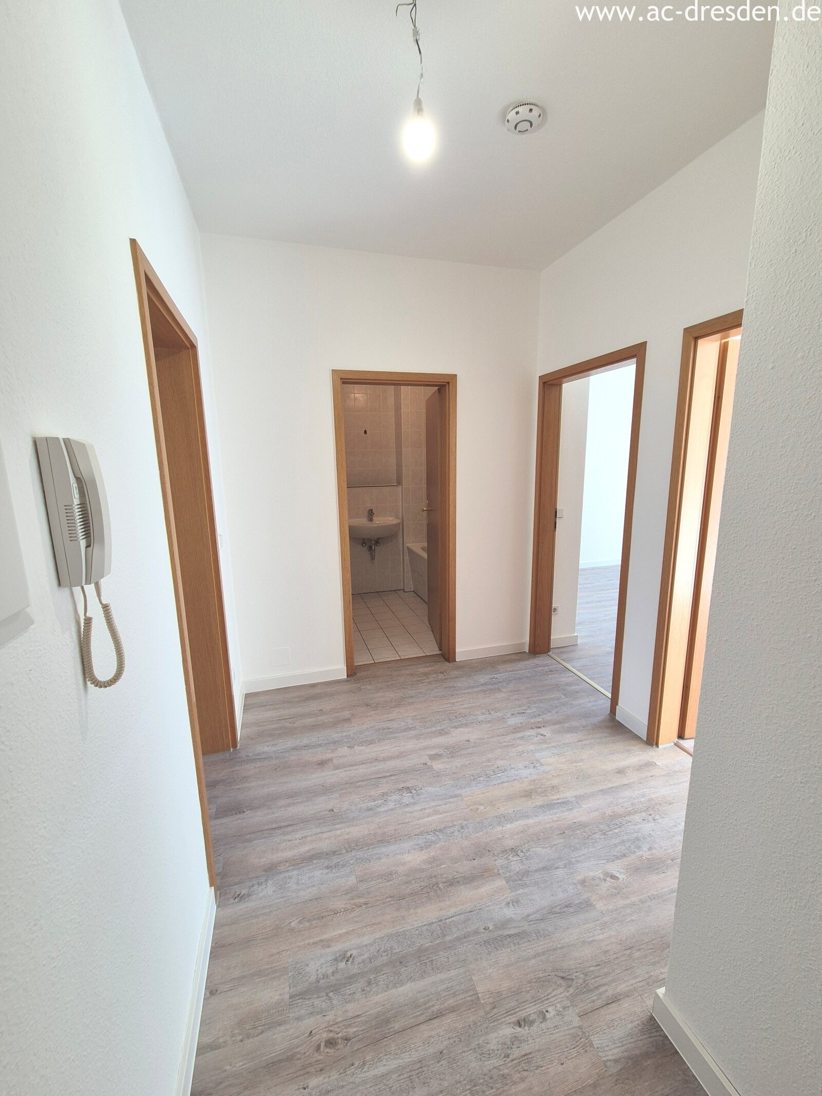 Nice and bright 2-rooms-flat in a refurbished historical multi-family-house in Chemnitz Sonnenberg