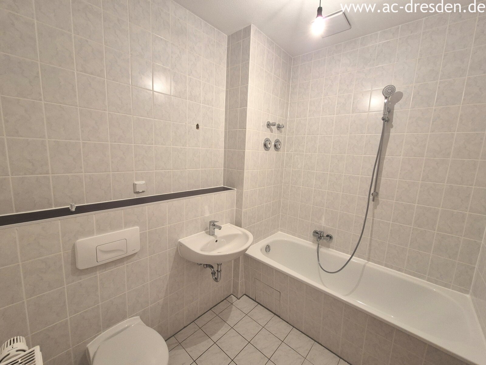 Nice and bright 2-rooms-flat in a refurbished historical multi-family-house in Chemnitz Sonnenberg