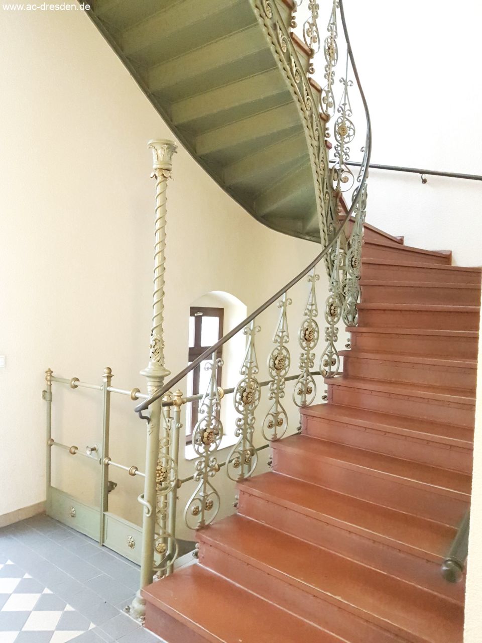 Bright 1-rooms-apartment in a refurbished historical multi-family-house in the center of Chemnitz