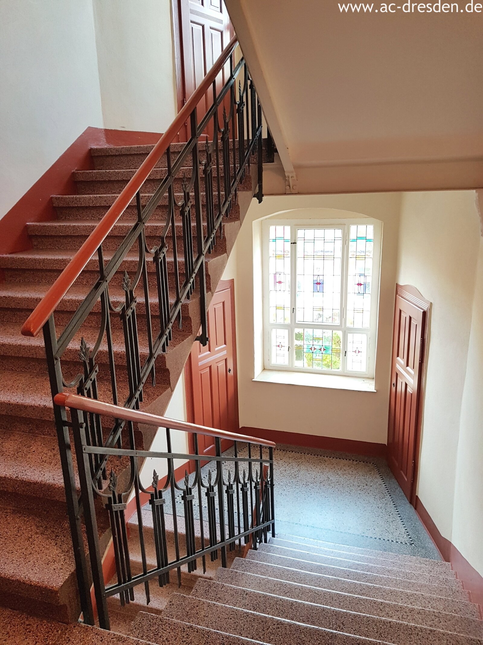 Bright 4-rooms-apartment with balcony in a refurbished "Gründerzeithaus" in the district Lutherviertel