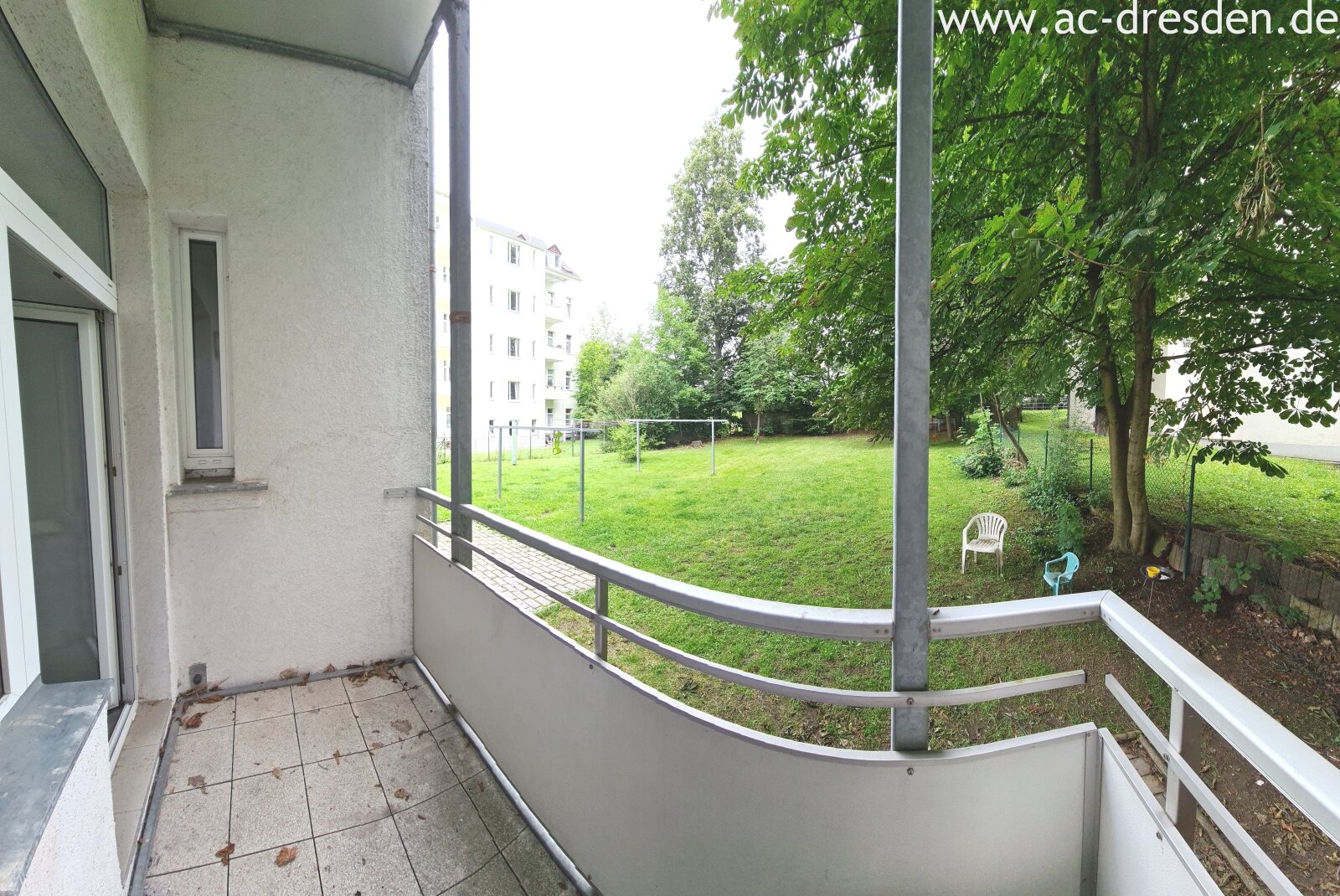 Nice and bright renovated 2-rooms-flat in a refurbished historical multi-family-house in Chemnitz-Lutherviertel