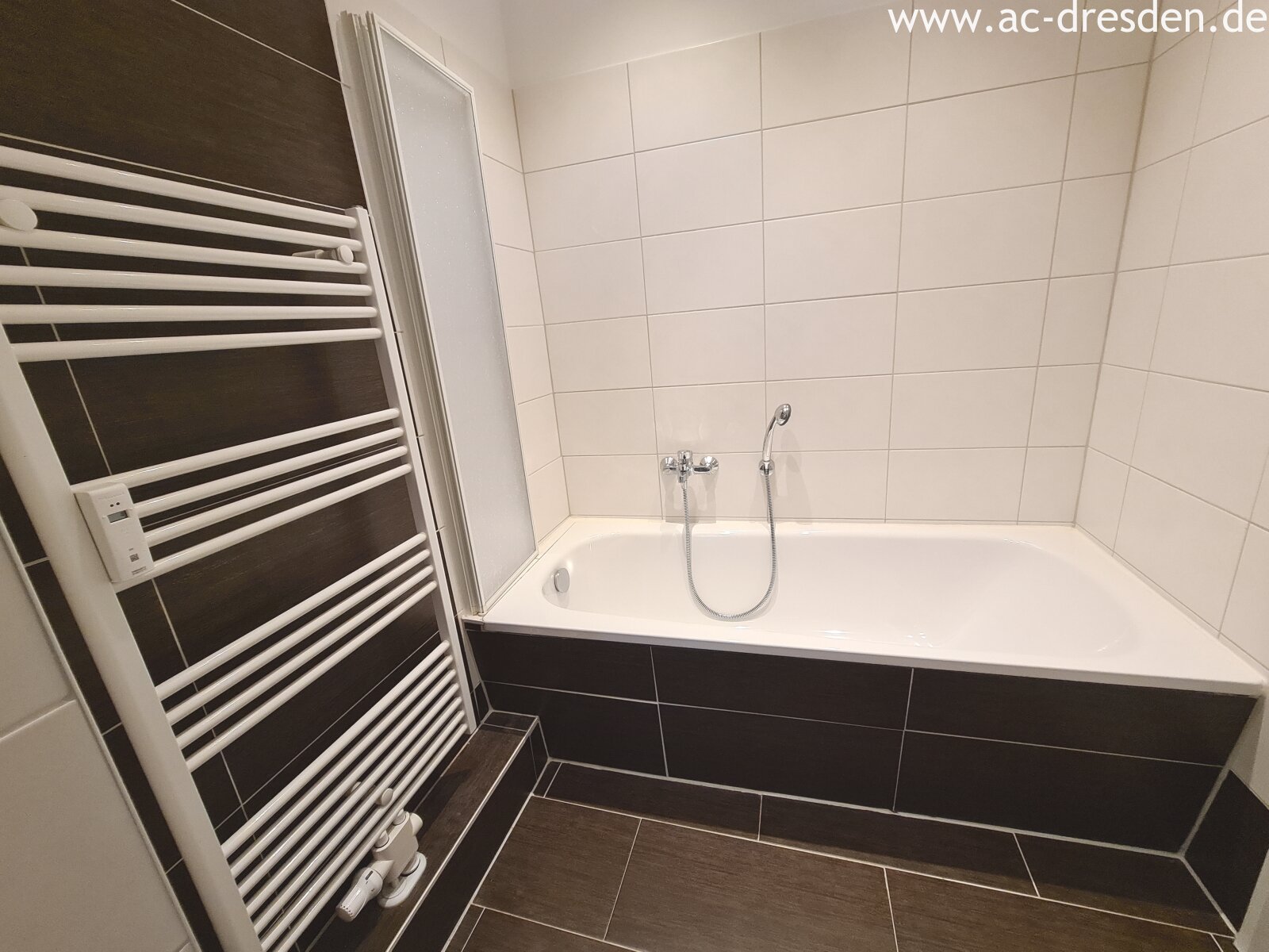 Nice and bright renovated 2-rooms-flat in a refurbished historical multi-family-house in Chemnitz-Lutherviertel