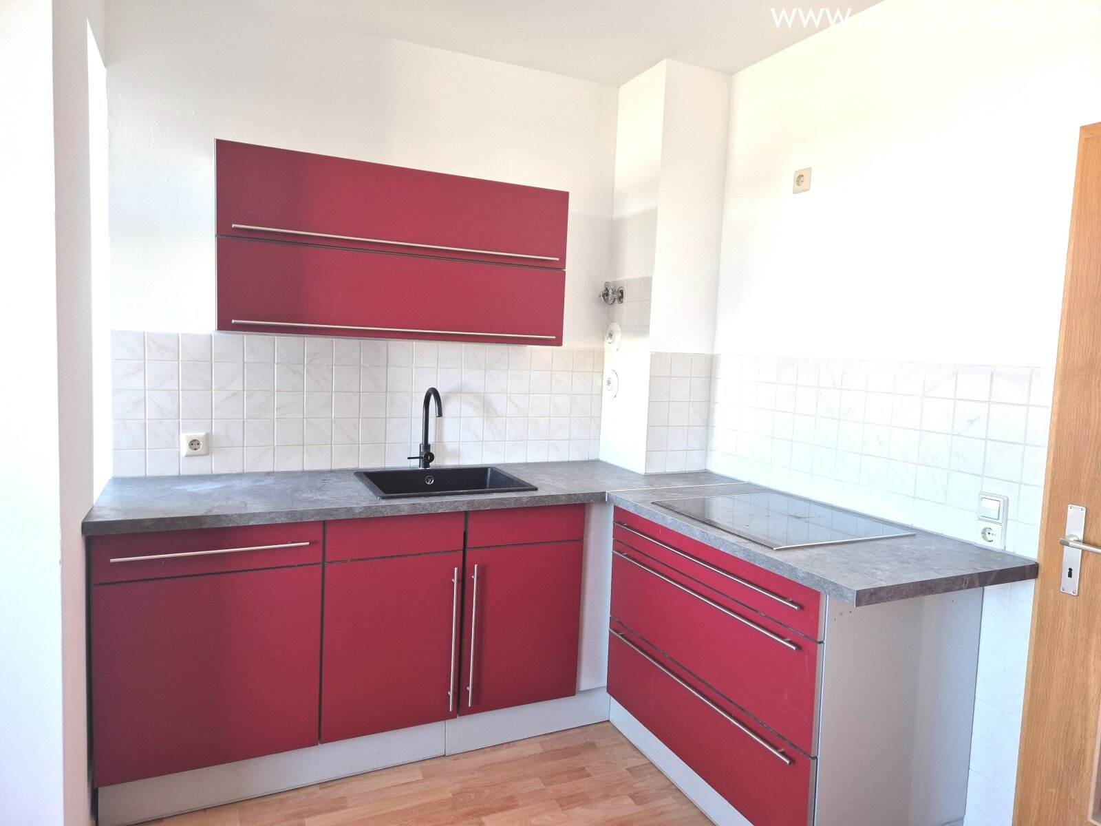 Beautiful 2-rooms-apartment in a refurbished multi-family-house close to the center in Chemnitz