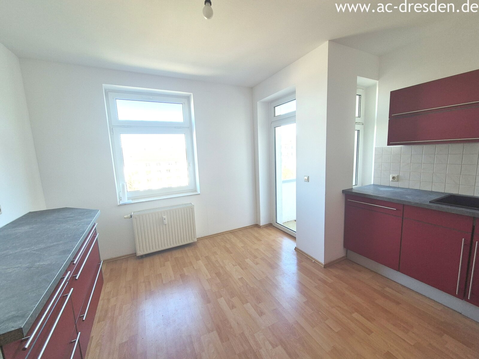 Beautiful 2-rooms-apartment in a refurbished multi-family-house close to the center in Chemnitz