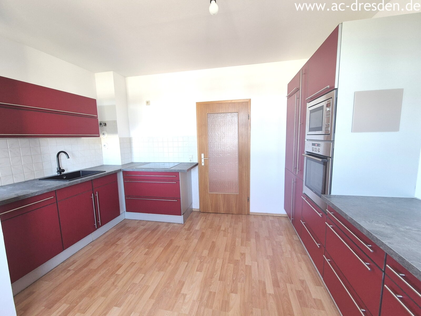 Beautiful 2-rooms-apartment in a refurbished multi-family-house close to the center in Chemnitz