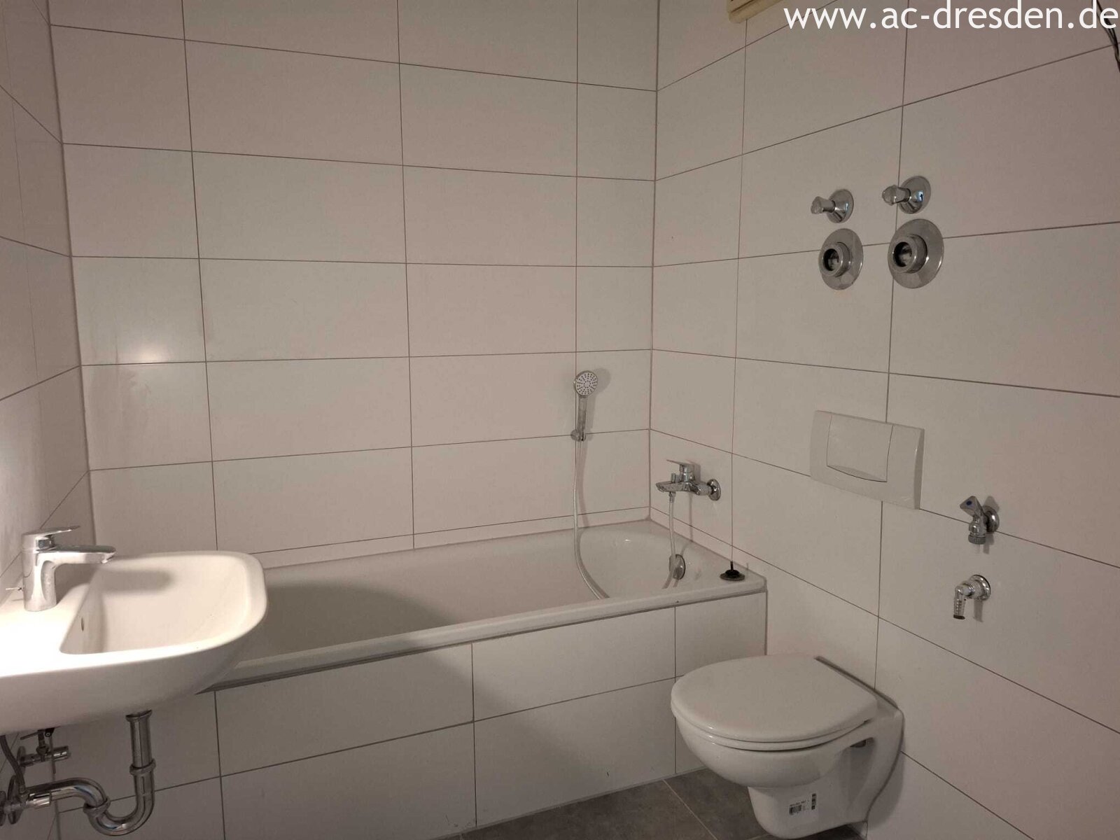 Very nice 2-rooms-flat in a refurbished historical multi-family-house close to the City-Centre of Erfurt