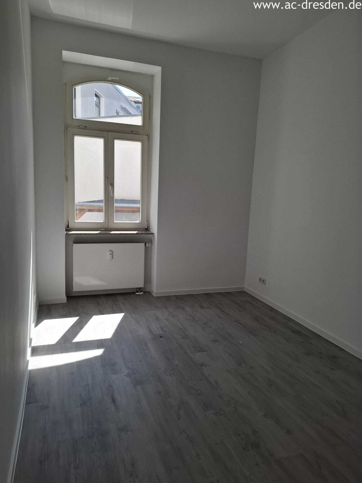 Very nice 2-rooms-flat in a refurbished historical multi-family-house close to the City-Centre of Erfurt