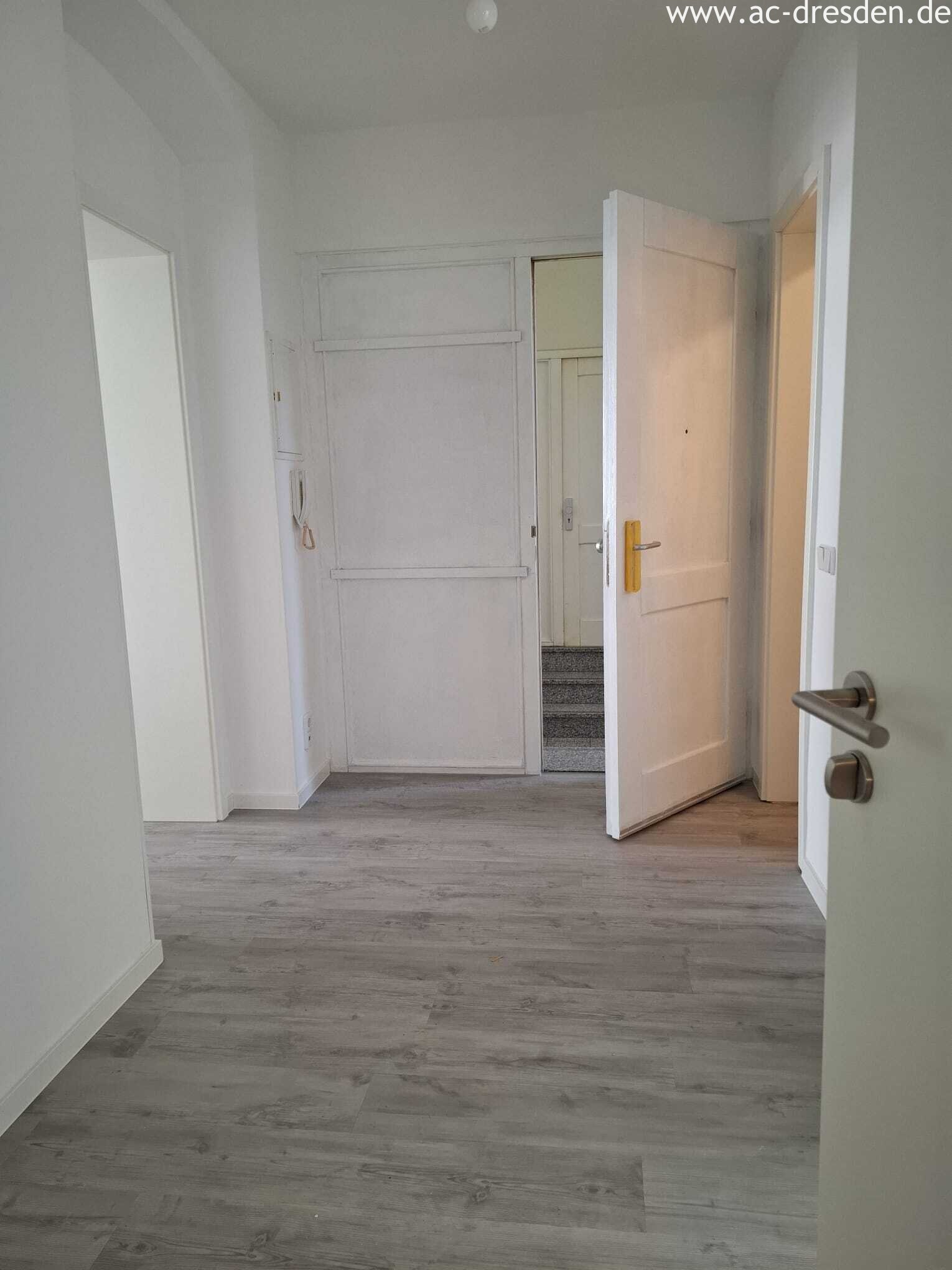 Very nice 2-rooms-flat in a refurbished historical multi-family-house close to the City-Centre of Erfurt