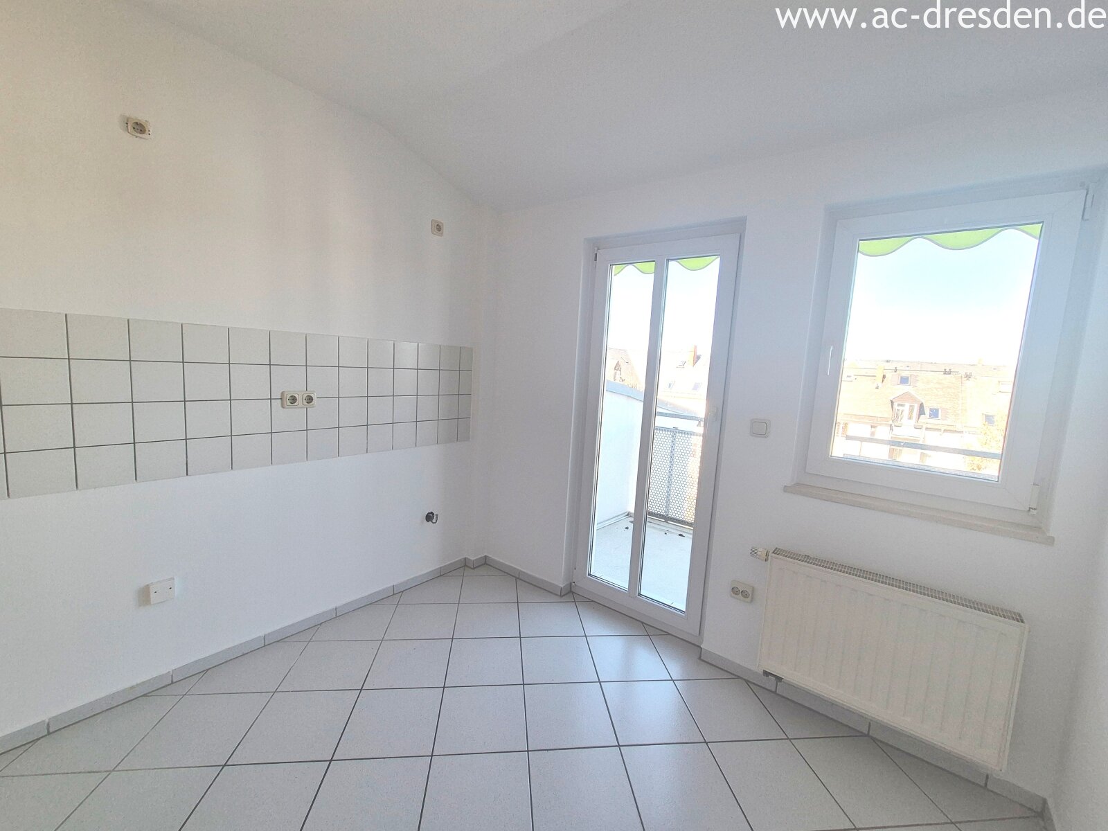 Exclusive Living Above the Rooftops of Kaßberg – Newly Renovated 3-Room Maisonette with a Beautiful Balcony