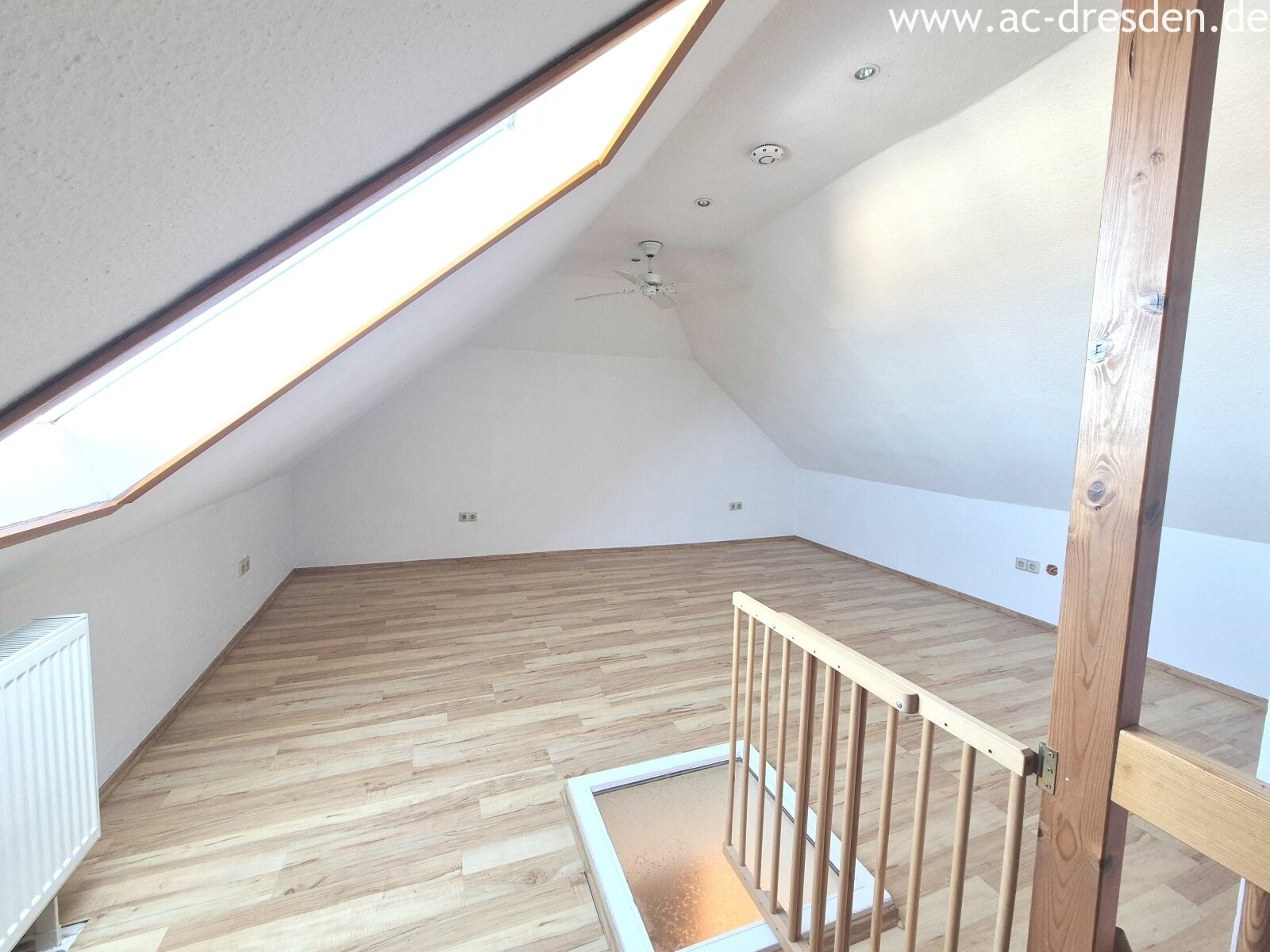 Exclusive Living Above the Rooftops of Kaßberg – Newly Renovated 3-Room Maisonette with a Beautiful Balcony