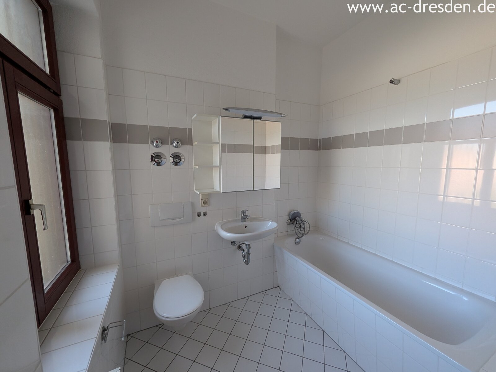 Modern flat in a refurbished historical multi-family-house in quite location of Dresden-Pieschen
