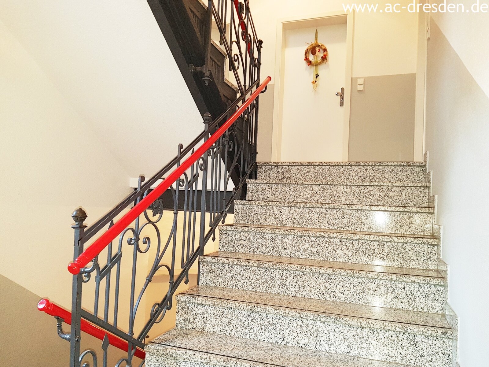 Very nice 2-rooms-flat in refurbished historical multi-family-house close to the City-Centre of Chemnitz