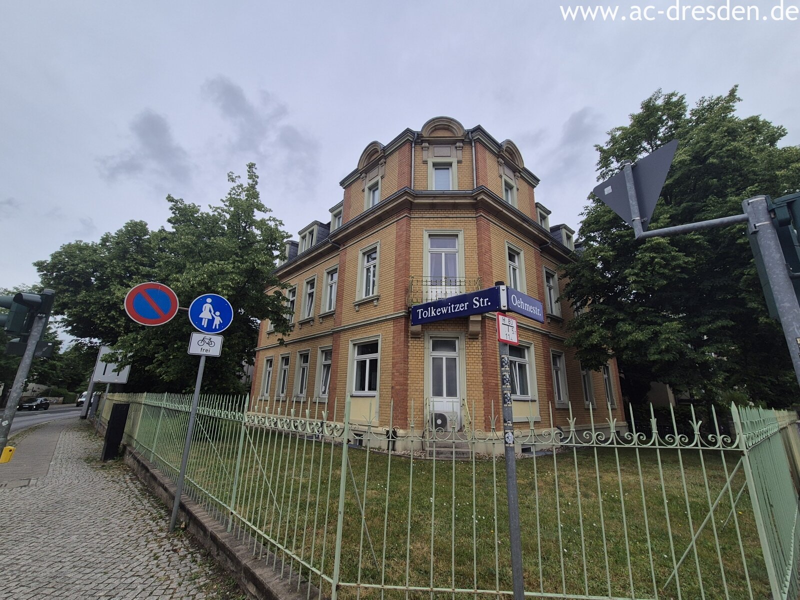 Commercial Space in Dresden-Blasewitz: Ideal for Startups or Practices