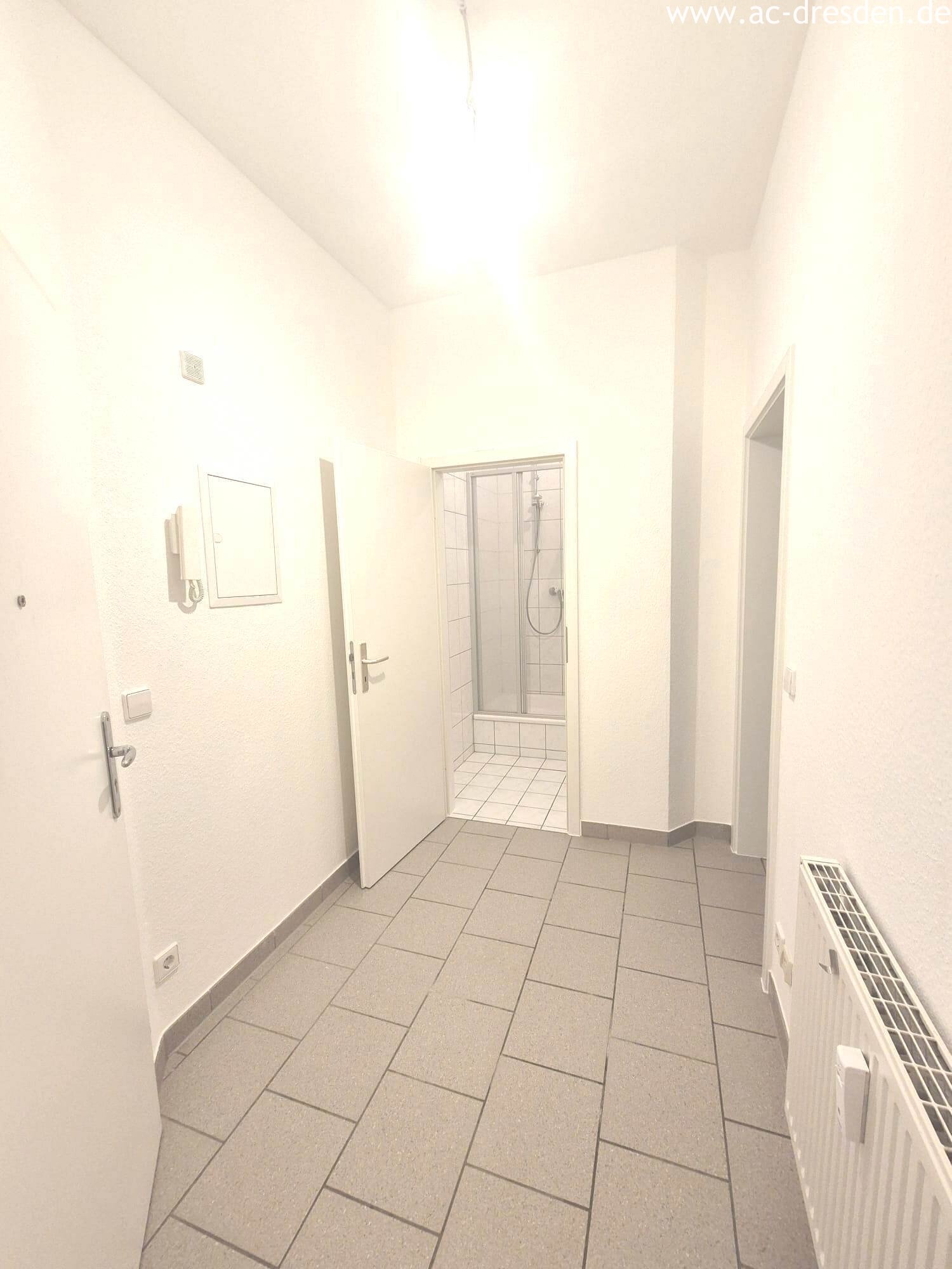 Very nice 1,5-rooms-flat in refurbished historical multi-family-house close to the City-Centre of Chemnitz